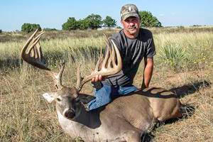 Trophy Whitetail Buck Hunts